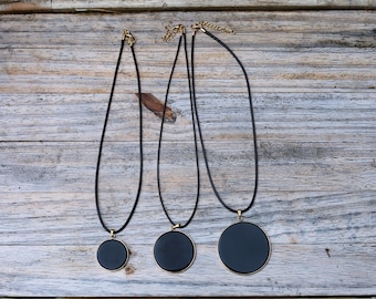 Black mirror Obsidian Natural Stone Disc Shape Pendant.Obsidian Natural Stone Disc Shape Pendant,often referred to as a black mirror.3 SIZES