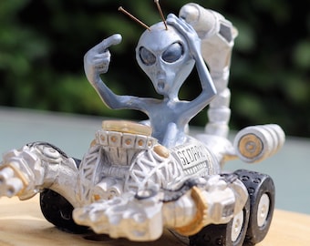 Discover the Otherworldly: Introducing Our Exquisite Vintage Polyresin Alien Figurine! 1997 alien SCORPIO.  Surprise your friends or family