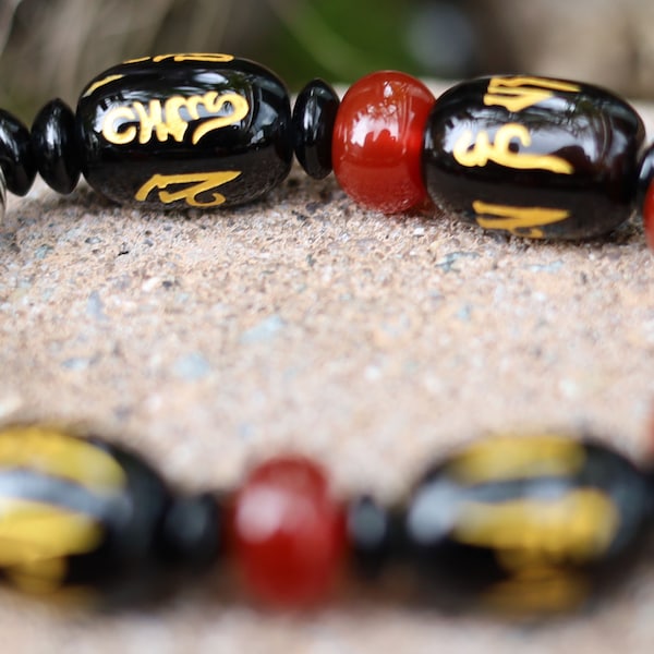Authentic Vintage Natural Tibetan Exquisite Magical Tibetan DZI Bead *Om mani padme hum* bracelet. Combined with red and black Agate beads.