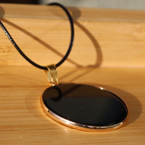 Black mirror Obsidian Natural Stone Disc Shape Pendant.Obsidian Natural Stone Disc Shape Pendant, often referred to as a black mirror afbeelding 6