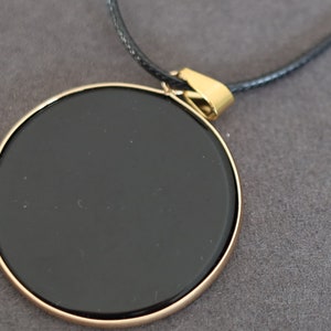 Black mirror Obsidian Natural Stone Disc Shape Pendant.Obsidian Natural Stone Disc Shape Pendant, often referred to as a black mirror afbeelding 7