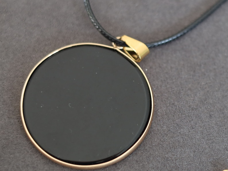 Black mirror Obsidian Natural Stone Disc Shape Pendant.Obsidian Natural Stone Disc Shape Pendant, often referred to as a black mirror afbeelding 7