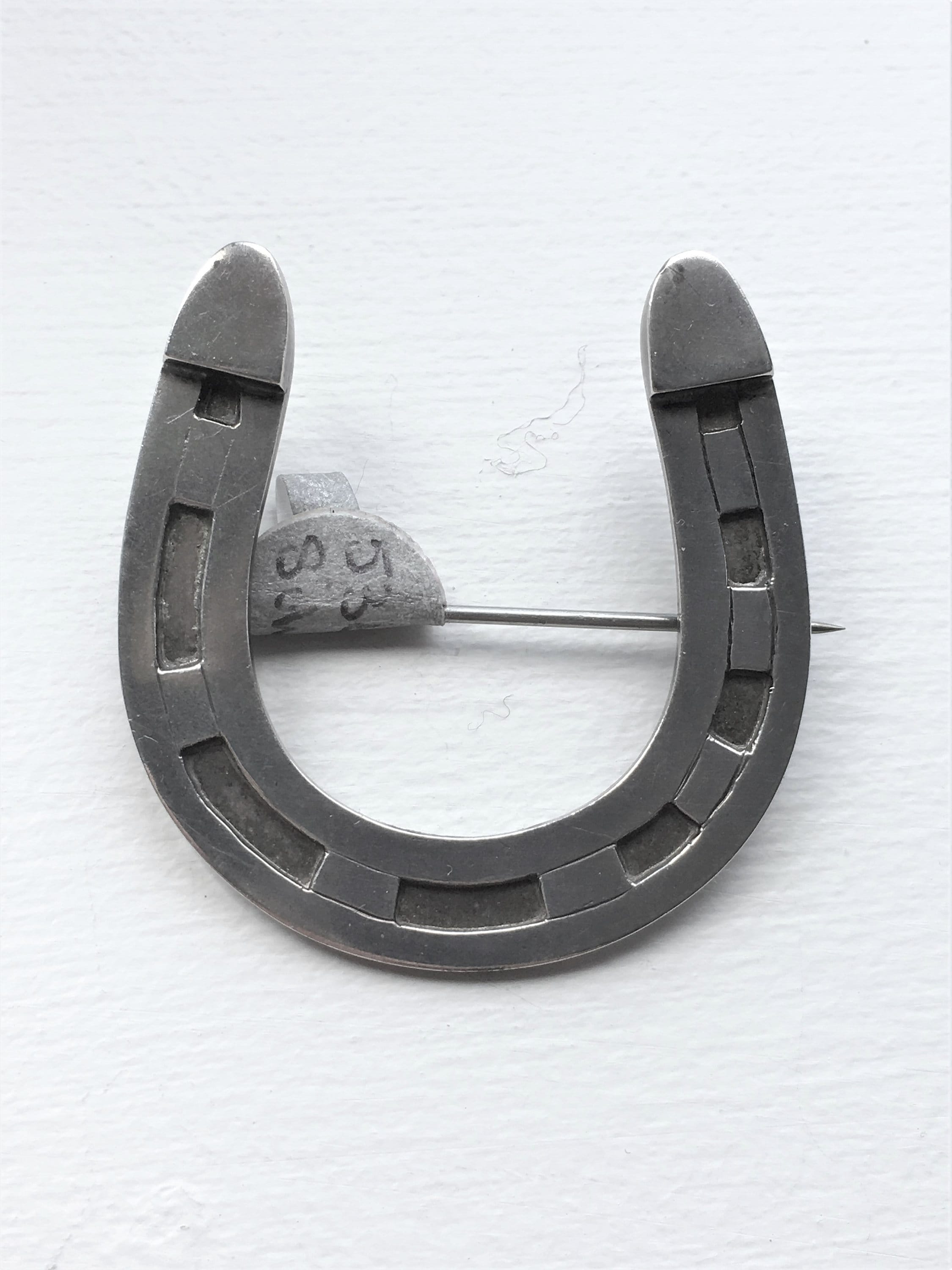 Broche Ancienne - 3 Chevaux Au Galop Avec Yeux En Grenat - Pièce Vintage