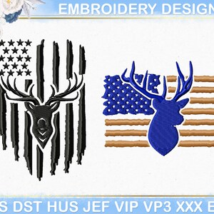 Pode incluir: Dois designs de bordado com silhuetas de veados integradas na bandeira americana. Um design tem uma bandeira em preto e branco com uma cabeça de veado, o outro tem uma cabeça de veado azul e uma bandeira com listras marrons. O texto "EMBROIDERY DESIGNS" está no topo.