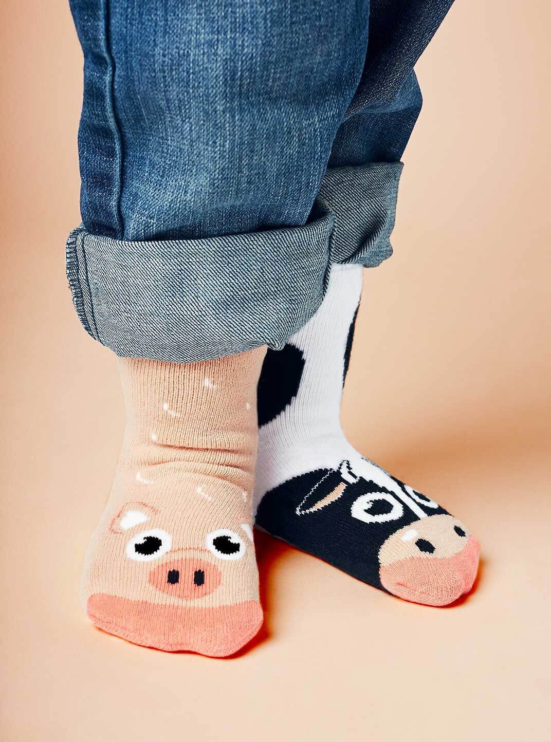 Cow and Pig Childs 18-36 Months Stretch Cotton Knee High Socks & Book Gift Set 
