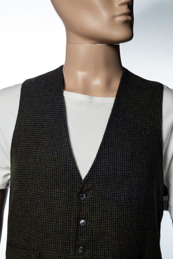 kevin and howlin caps