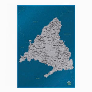 Puede incluir: Un mapa de los municipios de la Comunidad de Madrid, España. El mapa está sobre un fondo azul con los nombres de los municipios en texto negro. El mapa está titulado "Mapa de los Viajeros" en la esquina inferior derecha.