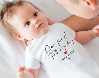 パーソナライズされた初めての父の日パパと赤ちゃんのTシャツベビーベストセット、妻と赤ちゃんからの初めての父の日ギフト、お父さん、父の日おめでとう
