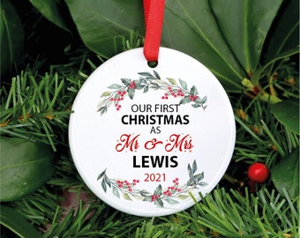 Gepersonaliseerd onze eerste kerst als de heer en mevrouw Bauble ornament cadeau, de heer & mevrouw 1e kerstcadeau, net getrouwd keramische decoratie aandenken