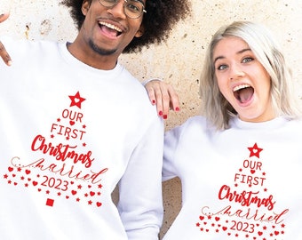 Onze eerste kerst getrouwd 2023 truien, de heer en mevrouw kersttrui, bijpassende paar kersttruien, kerstcadeau voor jonggehuwden