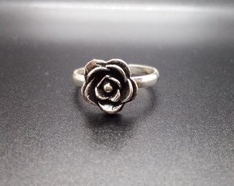 Oxidised sterling silver ring with rose flower (adjustable)