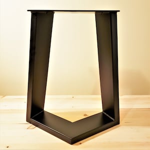 16  Crest Shaped Bench Legs - 1 Pair