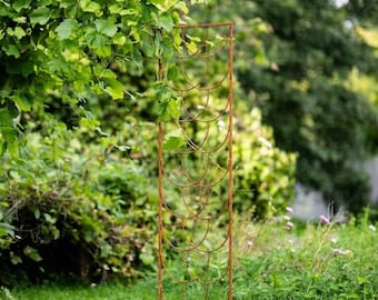 Grote metalen plantensteun, struiksteun, metalen standaard, stalen decoratie, ruw metaal, obelisk voor grotere planten, klimplantensteun