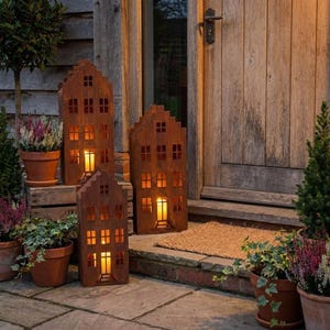 Rustieke Metalen Huizen - Set van 3 Decoratieve Huizen, Vintage Woondecoratie, Natuurlijk Roestpatina (33cm, 39cm, 45cm)