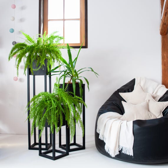 Tall Metal Planter Stand – Black Powder-coated Flower Pot Holder