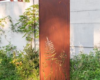 Rusty Garden Privacy Screen: Durable Metal Panel, Natural Patina
