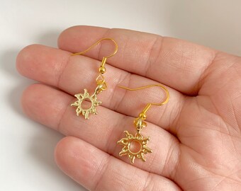 Green Sun White Sun Trendy Earrings Orange Sun Hypoallergenic Aesthetic Earrings Gold Sun Charm Huggie Earrings Rhinestone Sun Charm