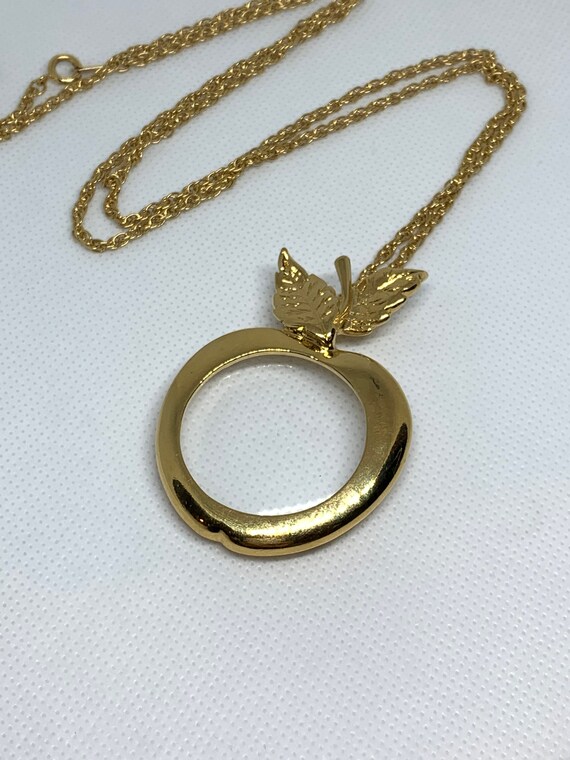 vintage avon magnifying glass necklace