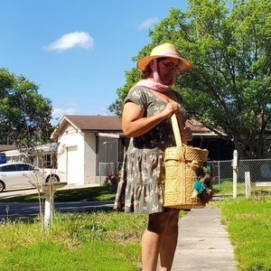 Vintage Raffia Handbag, Bucket Shape Beach Bag, Colorful Raffia Flowers Handbag image 2