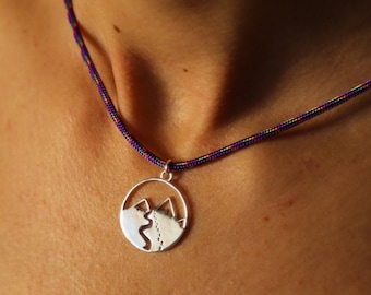 Mountain necklace with snowy summit in 925 silver, freeride ski trace, 2mm diameter cord with sliding knot to adjust it