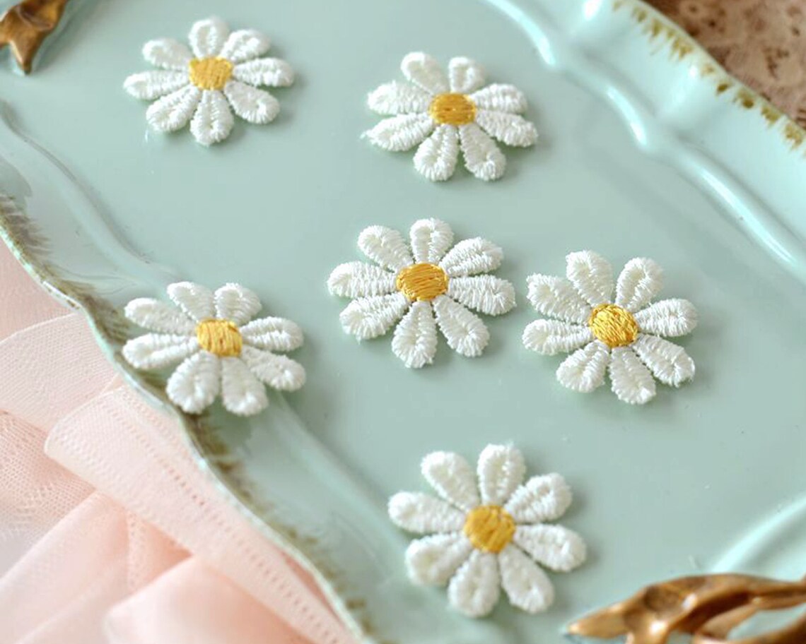 Daisy Flower Sew On Embroidered Patch Appliqués Badge Etsy