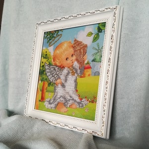 Liten ängel, färdig pärlbroderi, present till barns födelse, present till gravida, ängel med snäckskal, present till mamma