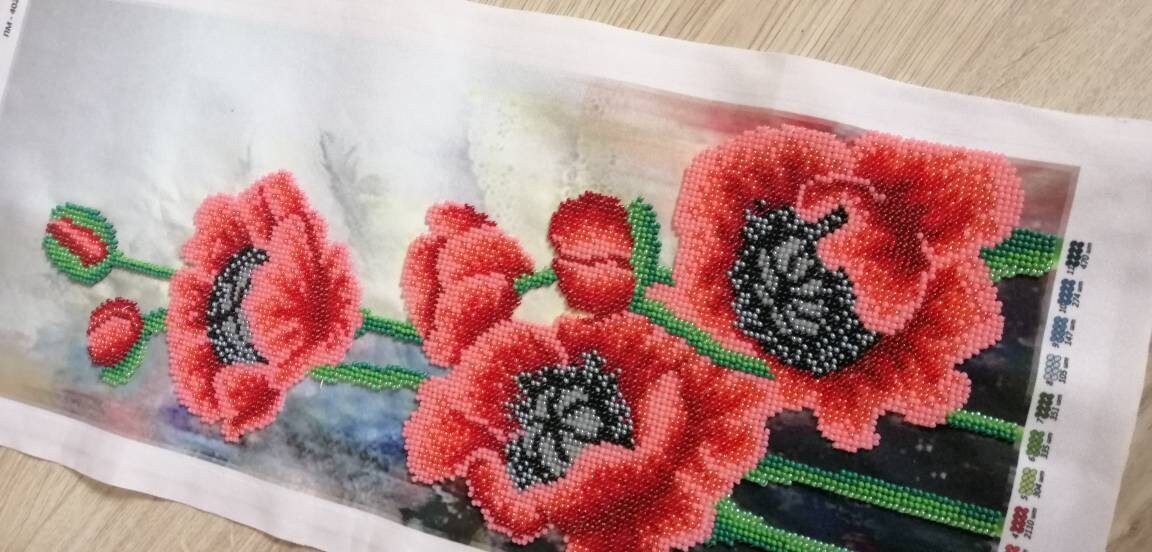 完成した刺繍の絵 赤いケシの花 ギリシャのモチーフ 壁飾り 母の日