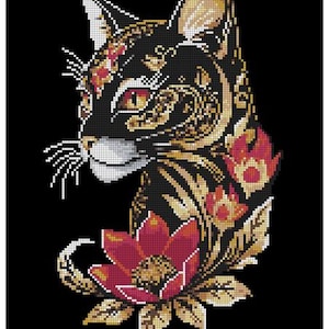 Peut inclure: Motif de point de croix d'un chat noir stylisé avec des accents floraux dorés et rouges. Le visage du chat est de profil, avec des moustaches détaillées et des yeux ambrés. Le motif comprend une grande fleur rouge sur fond noir.