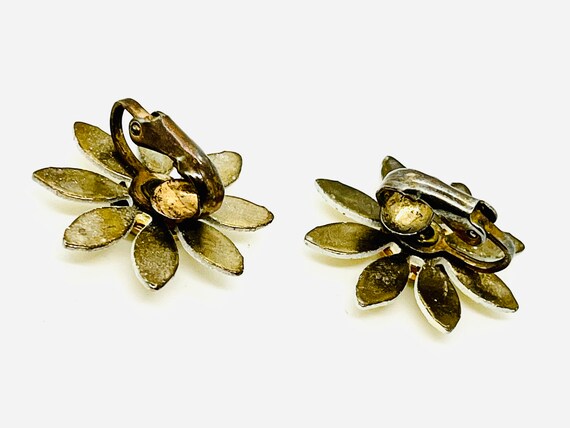 Off-White Flower Power Clip Earrings, 1960s - image 3