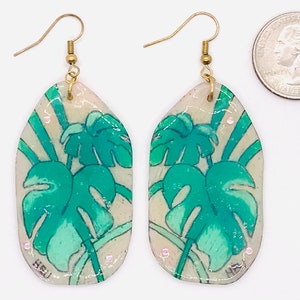 Monstera Leaf oorbellen, ondertekend, groen, beige