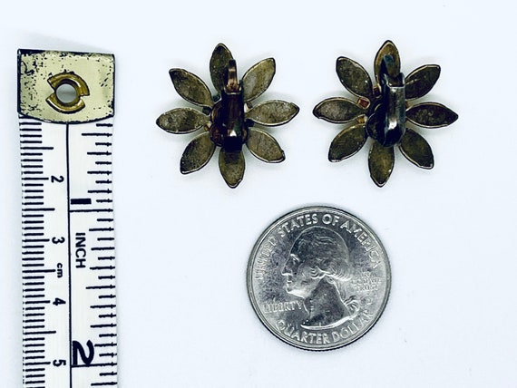 Off-White Flower Power Clip Earrings, 1960s - image 7