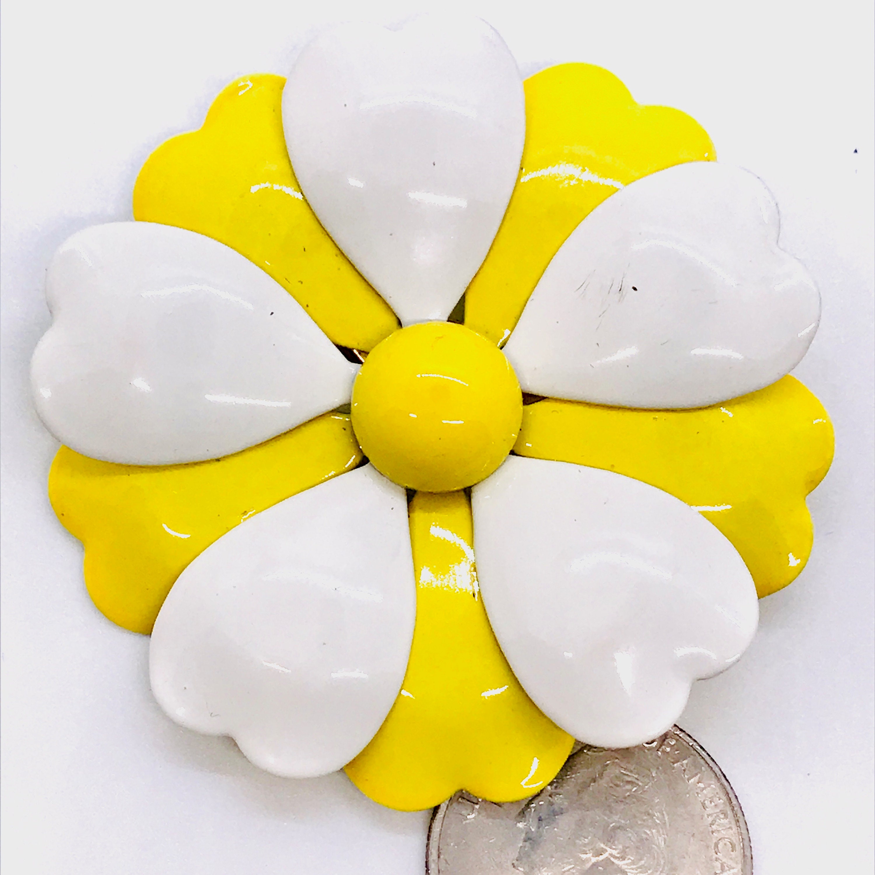【激レア】PMO DAISY PIN SET #1 YELLOW Daisy Pins, 1960s, White, Lemon Yellow - Etsy