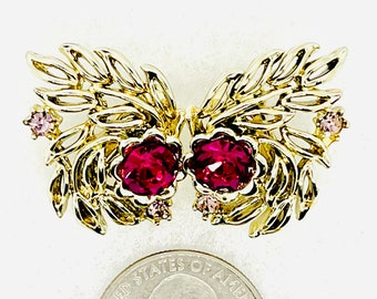 Orecchini a clip in oro e cristalli fucsia, Coro, anni '50