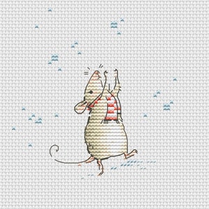 K&ouml;nnte beinhalten: Eine braune Maus mit einem rot-wei&szlig; gestreiften Schal steht auf ihren Hinterbeinen und streckt ihre Pfoten in die Luft. Die Maus schaut zu einem Wirbelwind aus blauen Schneeflocken nach oben.