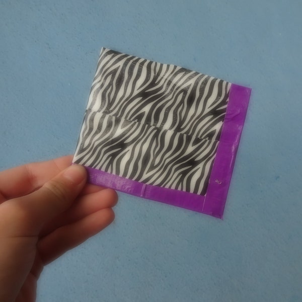 Zebra-Druck mit lila Trim, Klebeband Bi-Fold Geldbörse, Klebeband Brieftasche, Zebra Druck Brieftasche