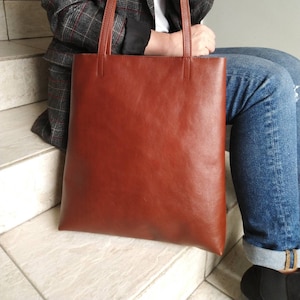 GENUINE LEATHER TOTE Minimalistic style Medium size Chestnut color Women shoulder bag Tote with zipper Leather purse Free personalisation