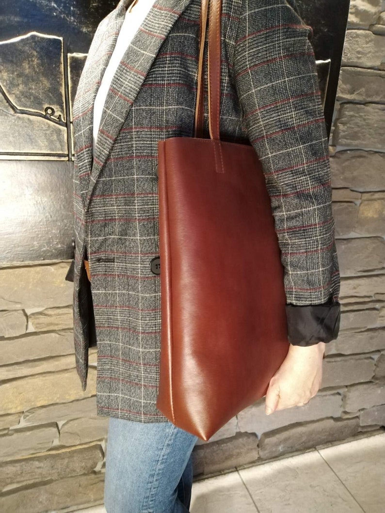 GENUINE LEATHER TOTE Minimalistic style Medium size Chestnut color Women shoulder bag Tote with zipper Leather purse Free personalisation