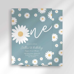 The 'ONE' invitation for Callie's 1st birthday with a second card showing the daisy pattern back design peeking out behind it.