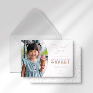 The ice cream-themed photo thank you card for Olivia angled in front of its matching white envelope.
