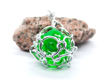 Captive D20 dice necklace with removable dice