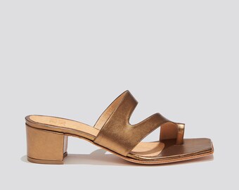 Una Thong Sandal in Bronze