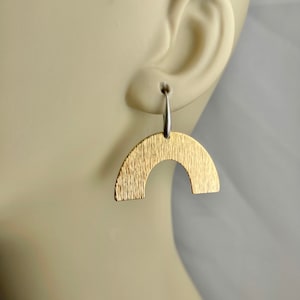Geometrische Ohrringe, Minimalistische Ohrringe, Bogenförmige Ohrringe, 18 K Gold Ohrringe, Statement Ohrringe, Halbkreis, Zeitgenössische Ohrringe