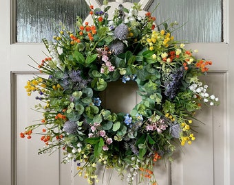 Zomerkrans voor de voordeur, rustiek huisjedecor, lelietje-van-dalen, lavendel, gypsophila, distel, Engelse zomerweide