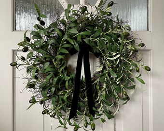 Corona de olivo durante todo el año para la puerta principal, corona de rama de olivo, corona rústica para la granja, corona verde con cinta de terciopelo negro