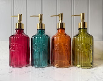 Distributeur de savon en verre nervuré avec pompe dorée, 4 couleurs disponibles