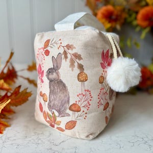 Woodland Türstopper, Igel, Eichhörnchen, Rotkehlchen und Hase Türstopper, Leinen mit Pom Poms, Cottage Decor