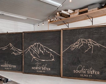 Conjunto de obras de arte en madera de abedul grabadas en la montaña Tres Hermanas