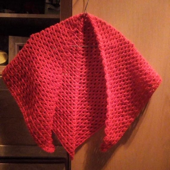 Mantellina della nonna Rossa all'uncinetto Italia