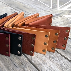 Personalisierte minimalistische Lederbrieftasche, handgefertigt in Großbritannien, Minikarte Münze Brieftasche, schlanke minimale Lederbrieftasche, italienisches Vollnarbenleder