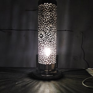 2er Set Silberne Stehlampen - Handgefertigte Stehlampen aus Messing - Boho & Oriental Home Décor.